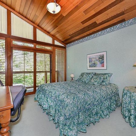 Oceanside Lodge Saanich Inlet North Saanich 外观 照片