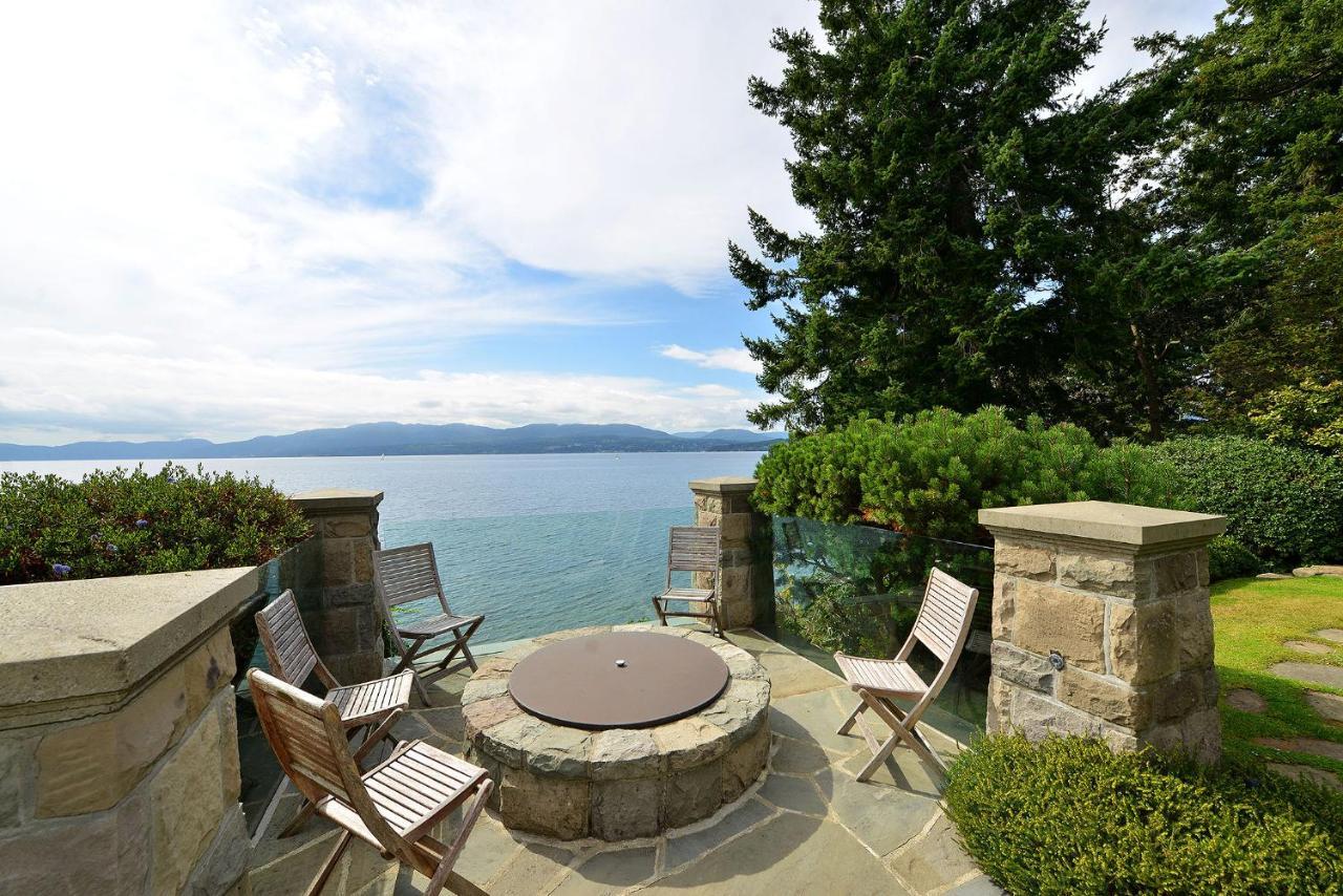Oceanside Lodge Saanich Inlet North Saanich 外观 照片