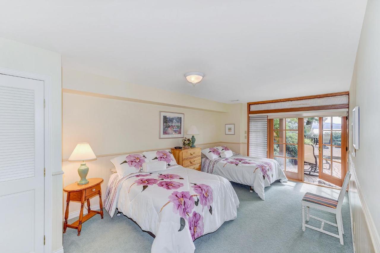 Oceanside Lodge Saanich Inlet North Saanich 外观 照片