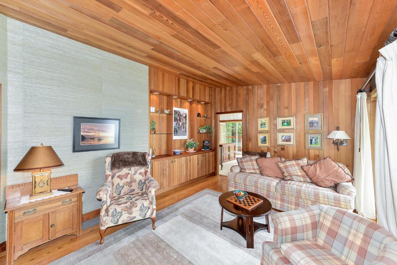 Oceanside Lodge Saanich Inlet North Saanich 外观 照片