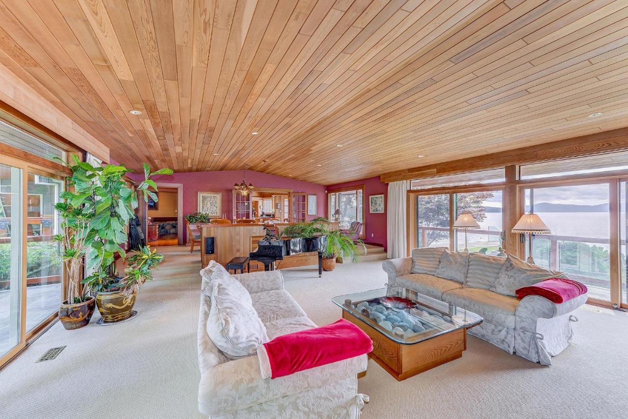 Oceanside Lodge Saanich Inlet North Saanich 外观 照片