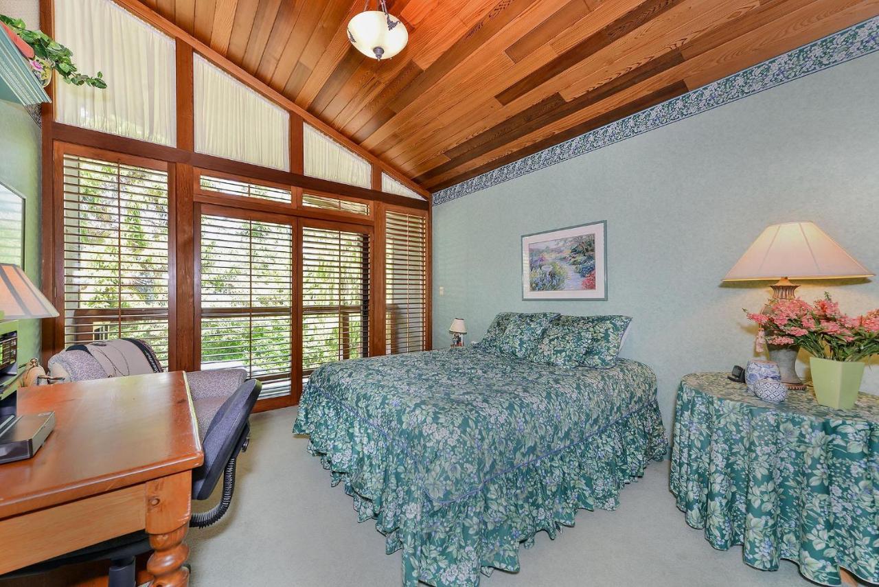 Oceanside Lodge Saanich Inlet North Saanich 外观 照片