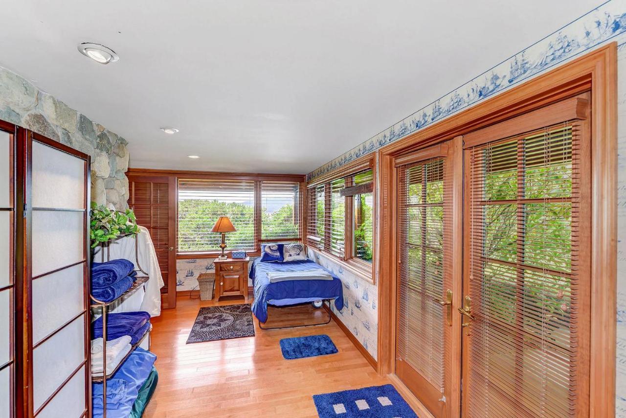 Oceanside Lodge Saanich Inlet North Saanich 外观 照片